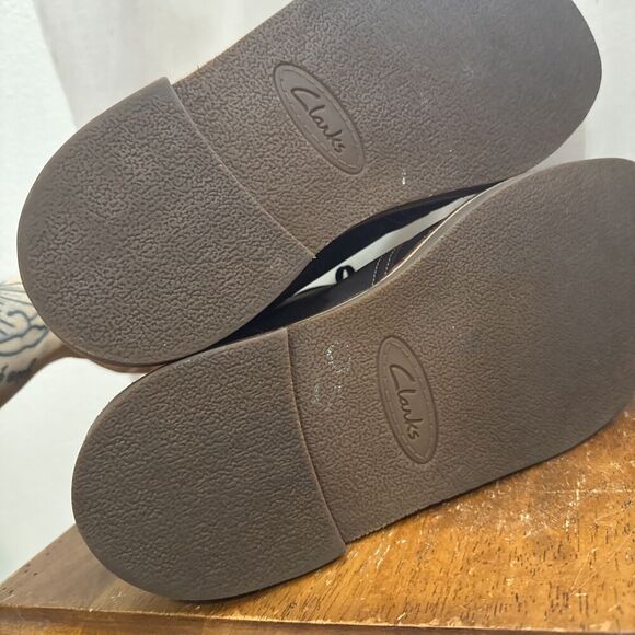 UNWORN Clarks Chukka Boots Mens 9.5 Brown Tussock Lace Up Casual Comfort Leather - Picture 11 of 14